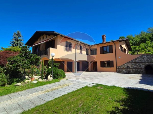 casa indipendente in vendita a Fara Novarese