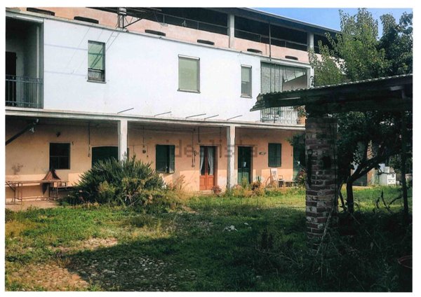 casa indipendente in vendita a Fara Novarese