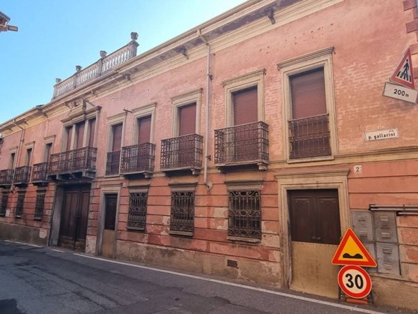 intera palazzina in vendita a Fara Novarese