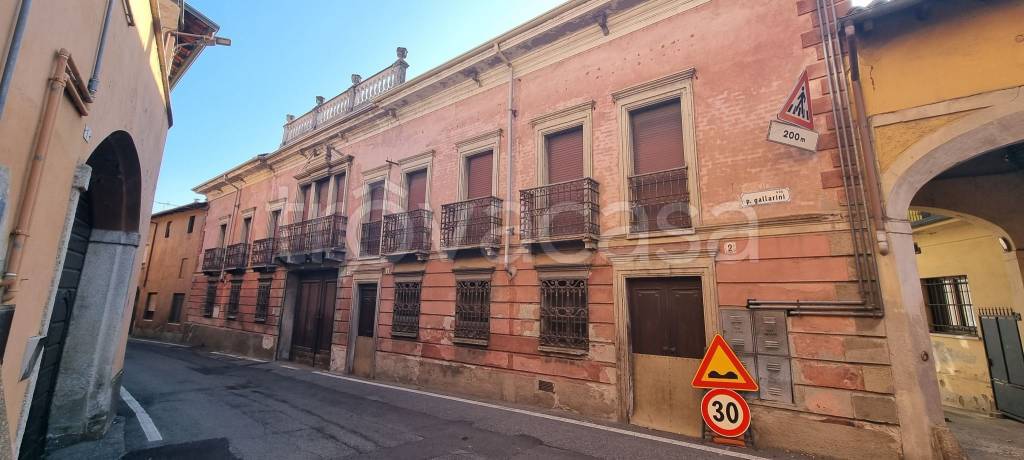 appartamento in vendita a Fara Novarese