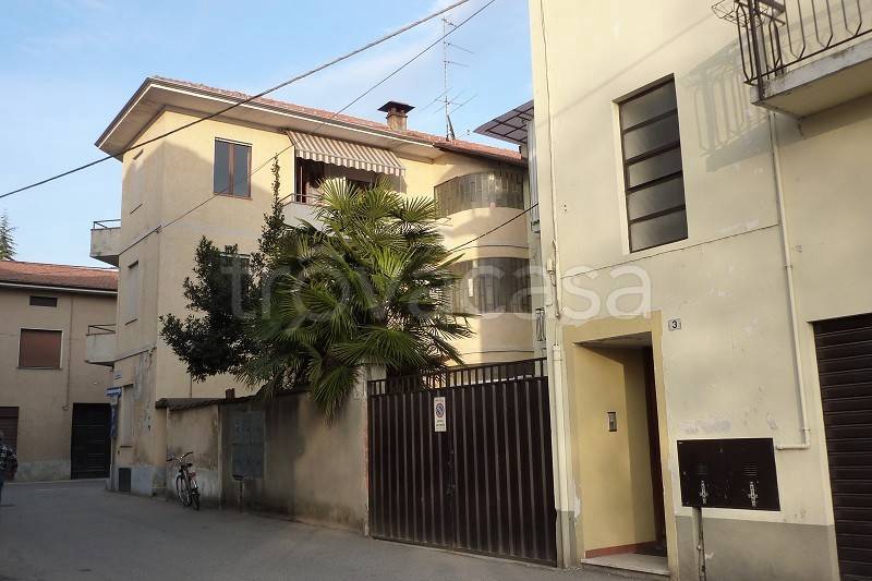 appartamento in vendita a Fara Novarese