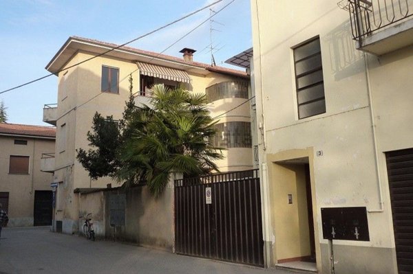 appartamento in vendita a Fara Novarese