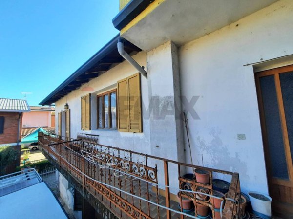 casa semindipendente in vendita a Fara Novarese