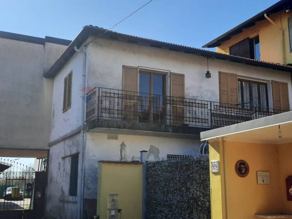 casa indipendente in vendita a Fara Novarese