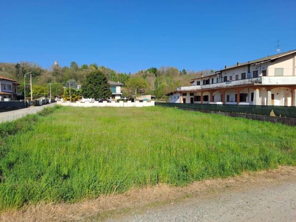 terreno edificabile in vendita a Fara Novarese