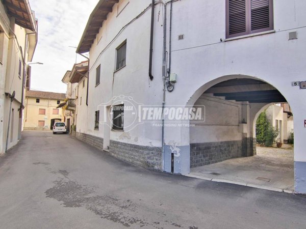 casale in vendita a Fara Novarese