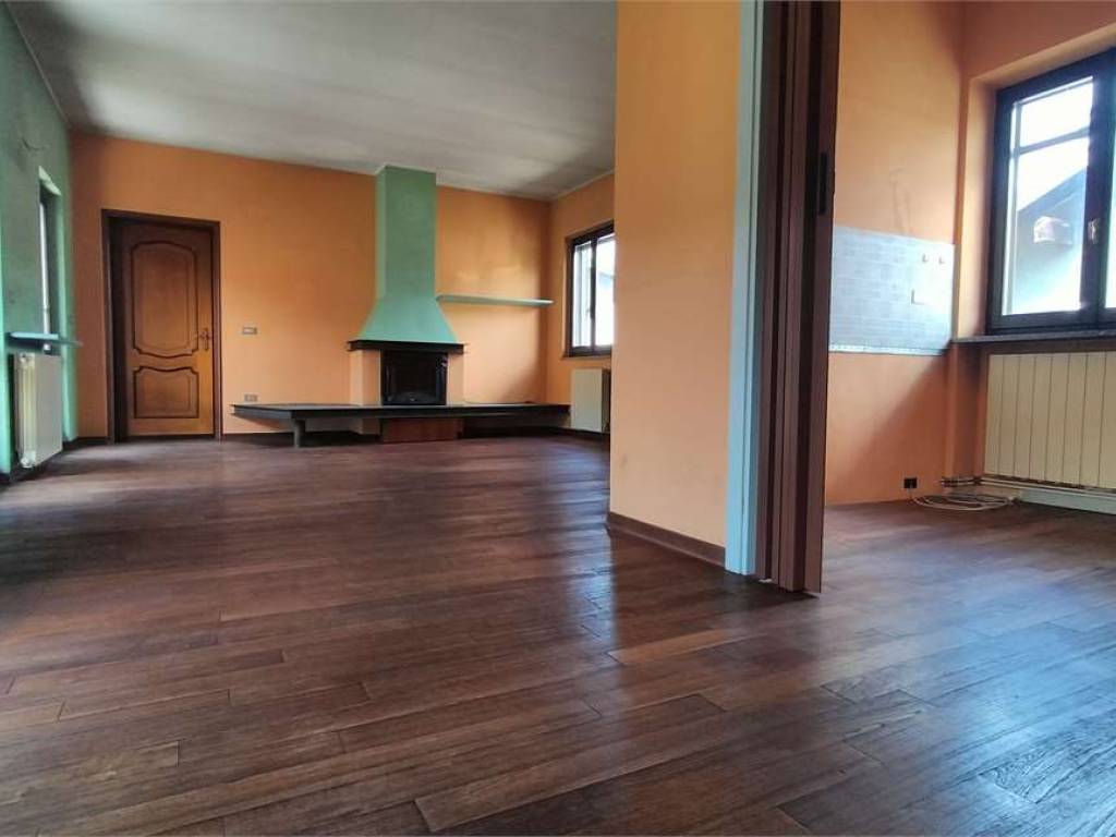 appartamento in vendita a Fara Novarese