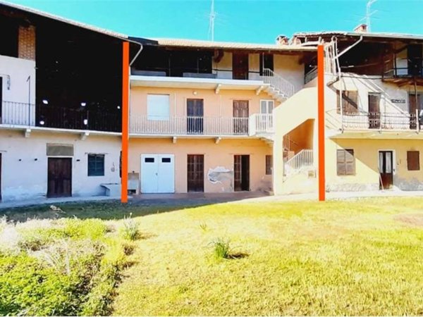 appartamento in vendita a Fara Novarese
