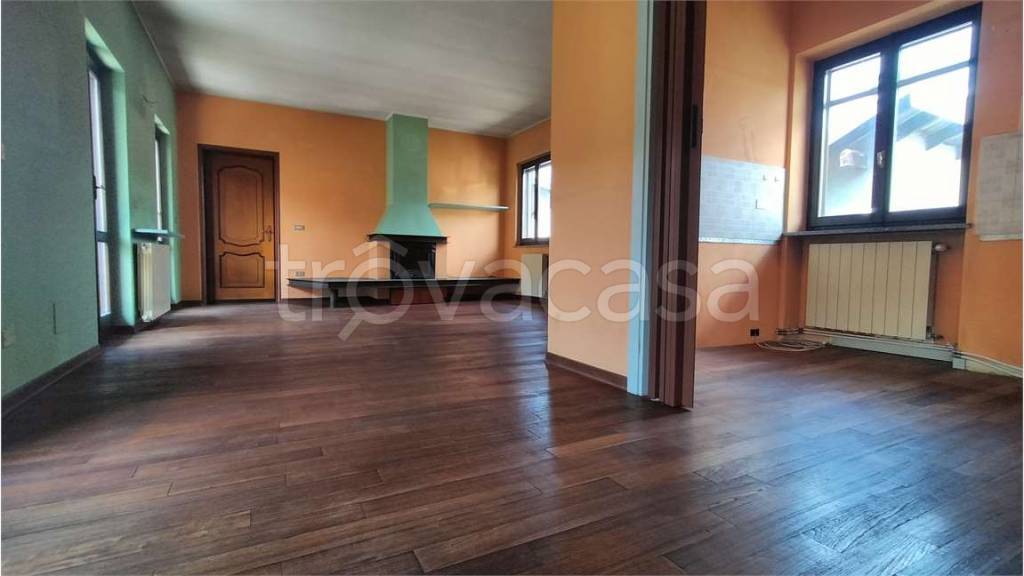 appartamento in vendita a Fara Novarese
