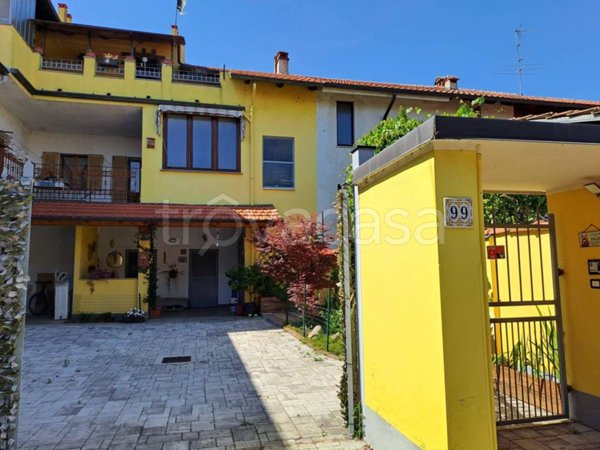 casa indipendente in vendita a Fara Novarese