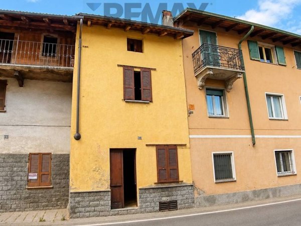 casa indipendente in vendita a Fara Novarese