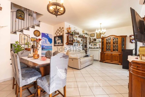 appartamento in vendita a Fara Novarese