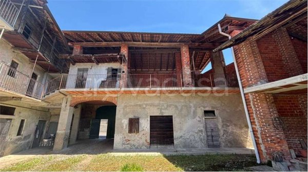 casa indipendente in vendita a Fara Novarese