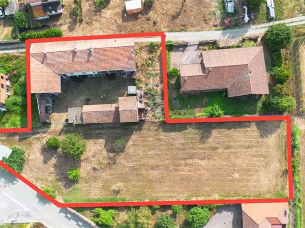 casa indipendente in vendita a Fara Novarese