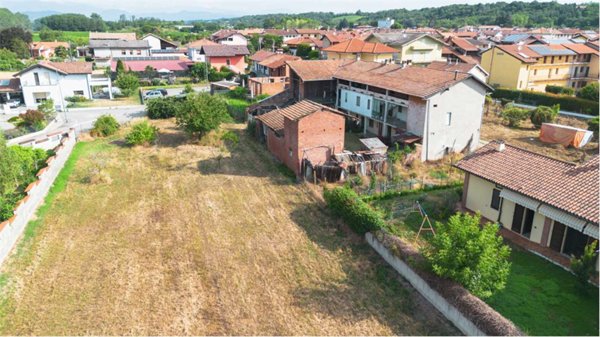 casa indipendente in vendita a Fara Novarese
