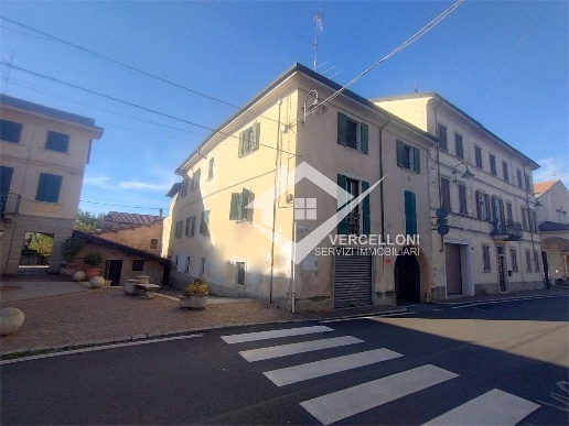 appartamento in vendita a Fara Novarese