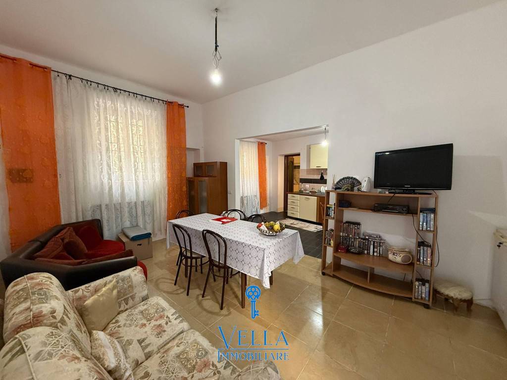 casa indipendente in vendita a Fara Novarese
