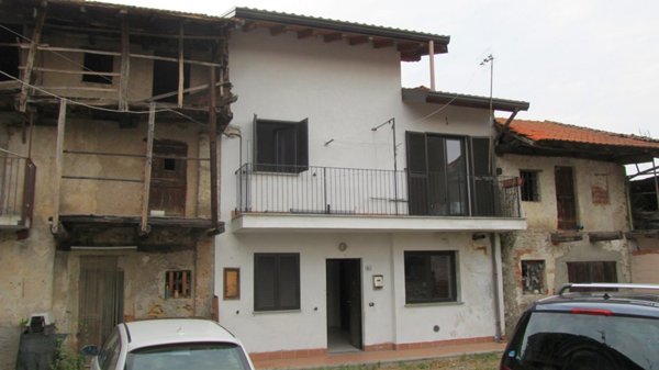 bifamiliare in vendita a Fontaneto d'Agogna in zona Sant'Ambrogio