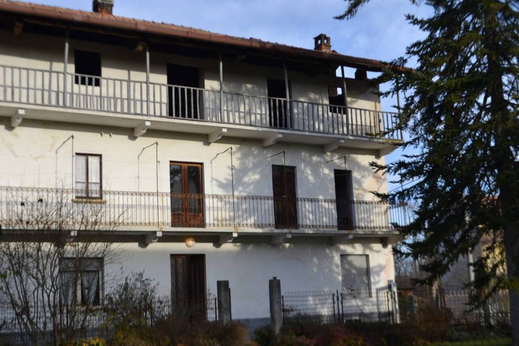 casa indipendente in vendita a Fontaneto d'Agogna