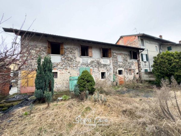 casa indipendente in vendita a Fontaneto d'Agogna