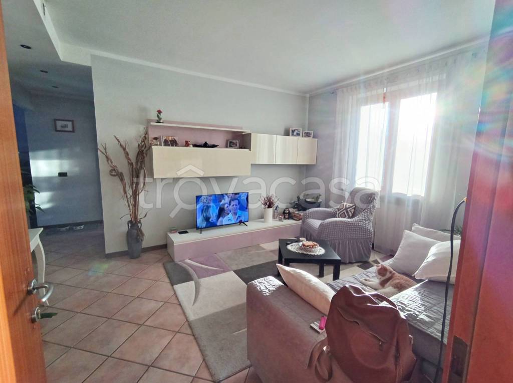 casa indipendente in vendita a Fontaneto d'Agogna