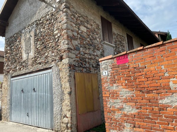 casa indipendente in vendita a Fontaneto d'Agogna