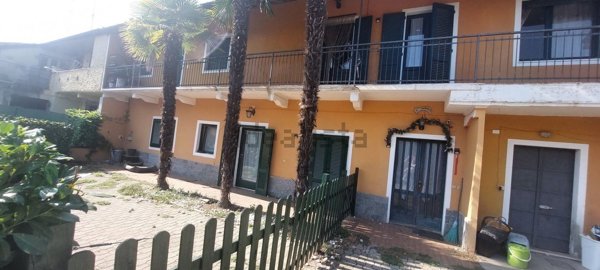 esavano in vendita a Fontaneto d'Agogna