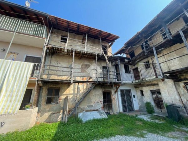 casa semindipendente in vendita a Fontaneto d'Agogna in zona Cacciana