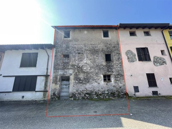 casa semindipendente in vendita a Fontaneto d'Agogna in zona Cacciana