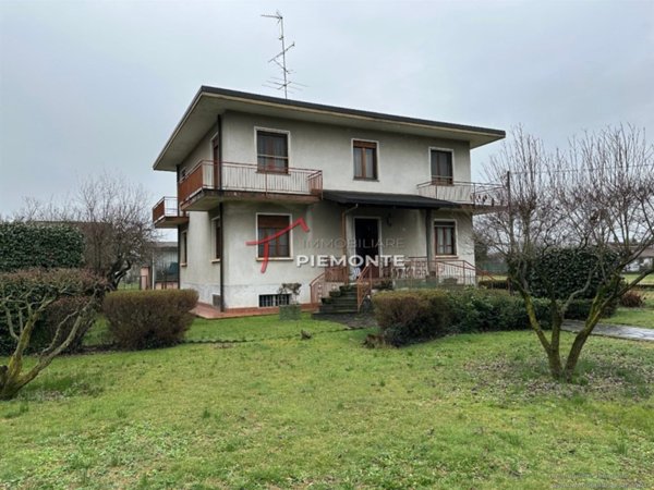 casa indipendente in vendita a Fontaneto d'Agogna