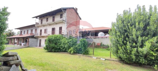 casa indipendente in vendita a Fontaneto d'Agogna