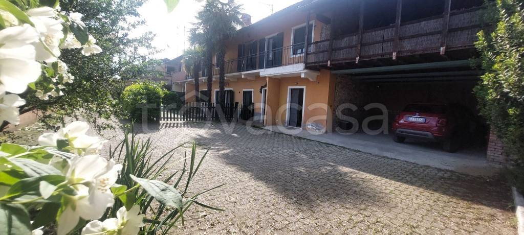 casa indipendente in vendita a Fontaneto d'Agogna