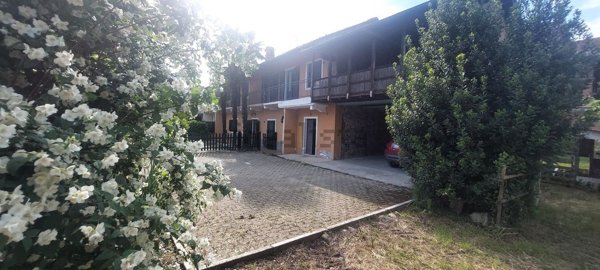esavano in vendita a Fontaneto d'Agogna