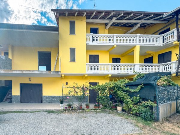 casa indipendente in vendita a Fontaneto d'Agogna