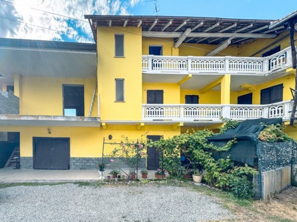 casa indipendente in vendita a Fontaneto d'Agogna in zona San Martino