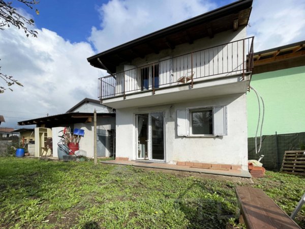 casa indipendente in vendita a Fontaneto d'Agogna in zona Sant'Ambrogio