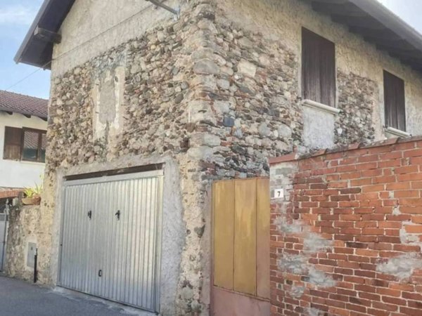 casa indipendente in vendita a Fontaneto d'Agogna