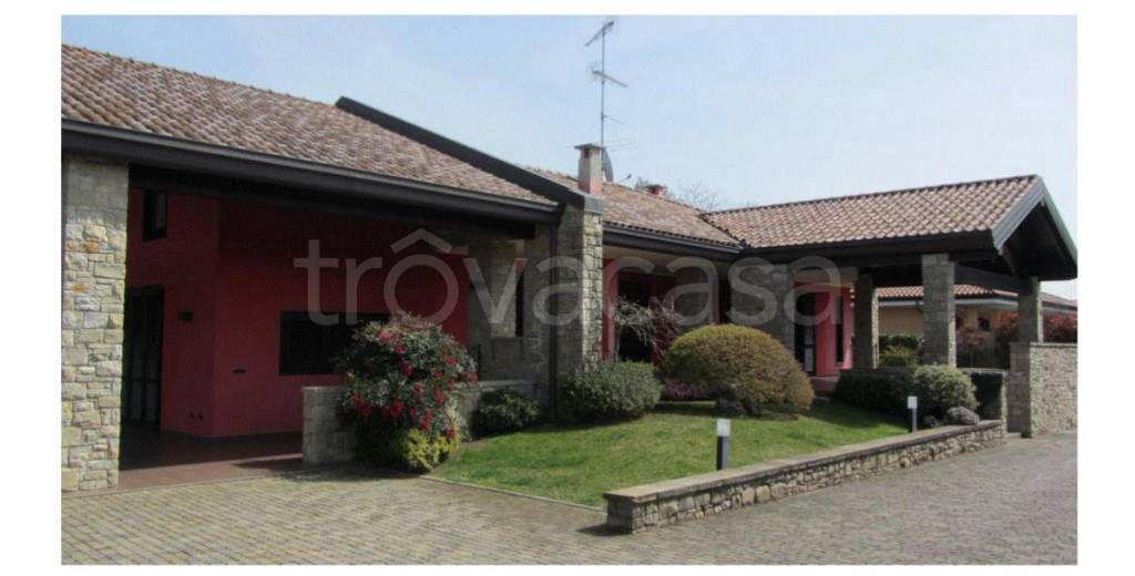 casa indipendente in vendita a Fontaneto d'Agogna