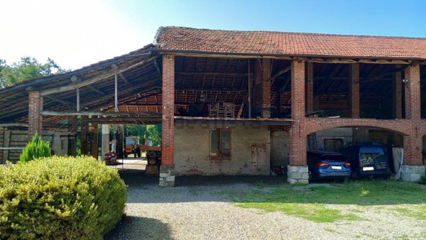 pentavano in vendita a Fontaneto d'Agogna