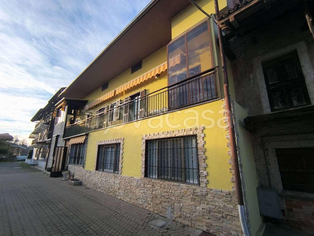 casa indipendente in vendita a Fontaneto d'Agogna in zona Cacciana