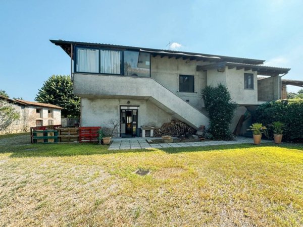 casa indipendente in vendita a Fontaneto d'Agogna in zona Sant'Antonio