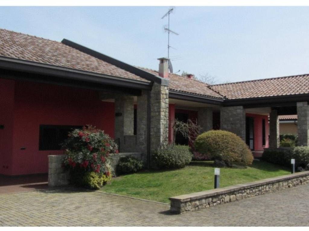 casa indipendente in vendita a Fontaneto d'Agogna in zona San Martino