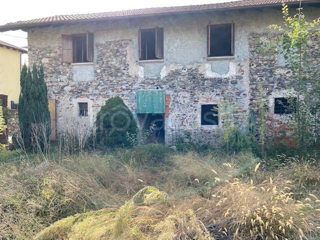 casa indipendente in vendita a Fontaneto d'Agogna