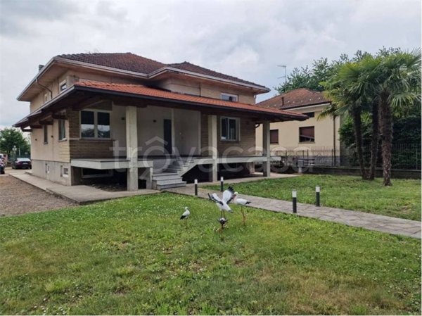 casa indipendente in vendita a Fontaneto d'Agogna