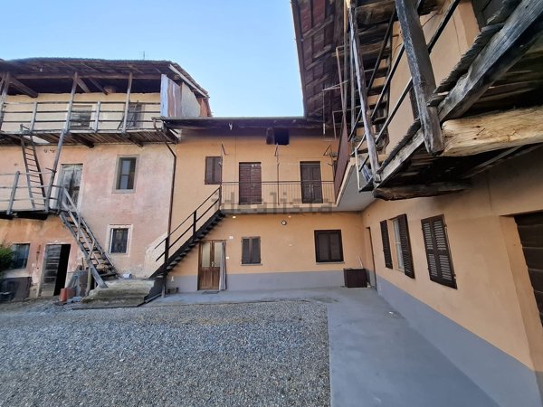 casale in vendita a Fontaneto d'Agogna