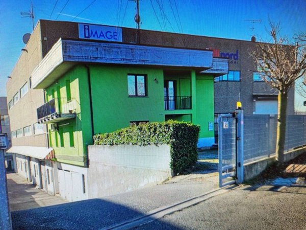 locale commerciale in vendita a Fontaneto d'Agogna in zona San Martino