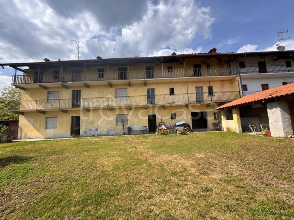casa indipendente in vendita a Fontaneto d'Agogna in zona Baraggia