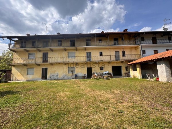 casale in vendita a Fontaneto d'Agogna in zona Baraggia