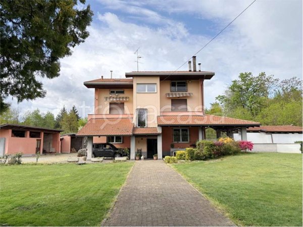 casa indipendente in vendita a Fontaneto d'Agogna in zona Baraggia