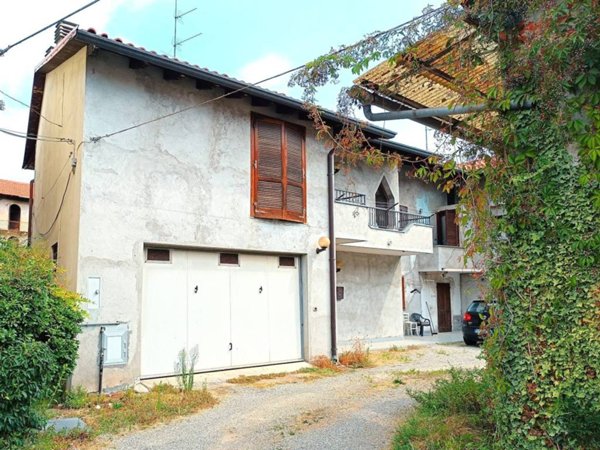casa indipendente in vendita a Fontaneto d'Agogna